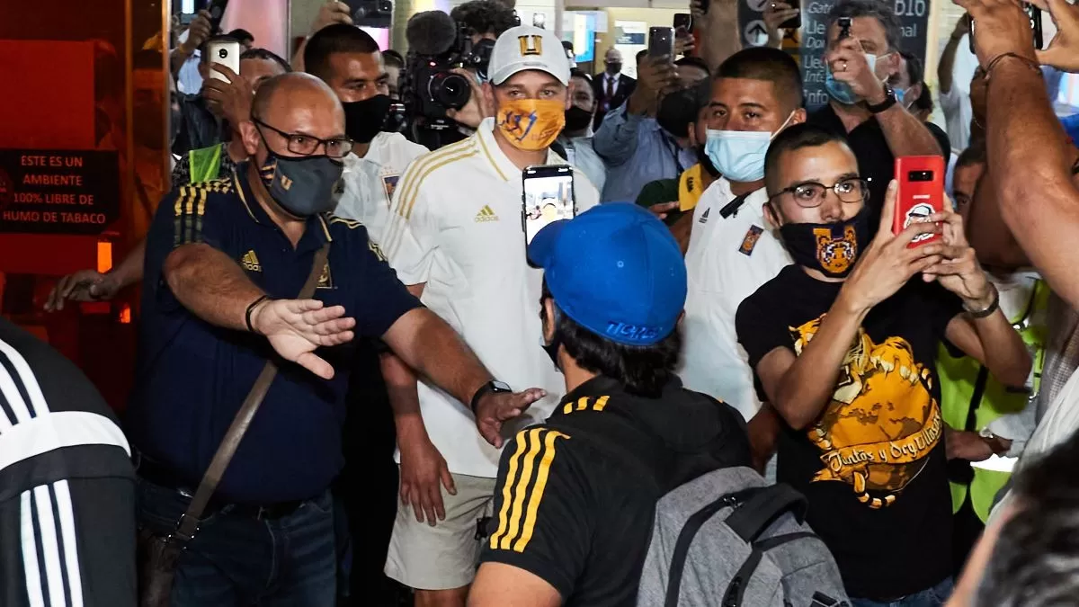 Llegada de fichaje bomba de Tigres causó furor en México