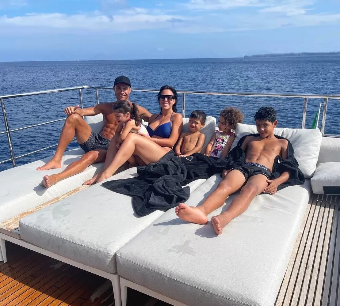 Cristiano Ronaldo disfruta de vacaciones con su familia