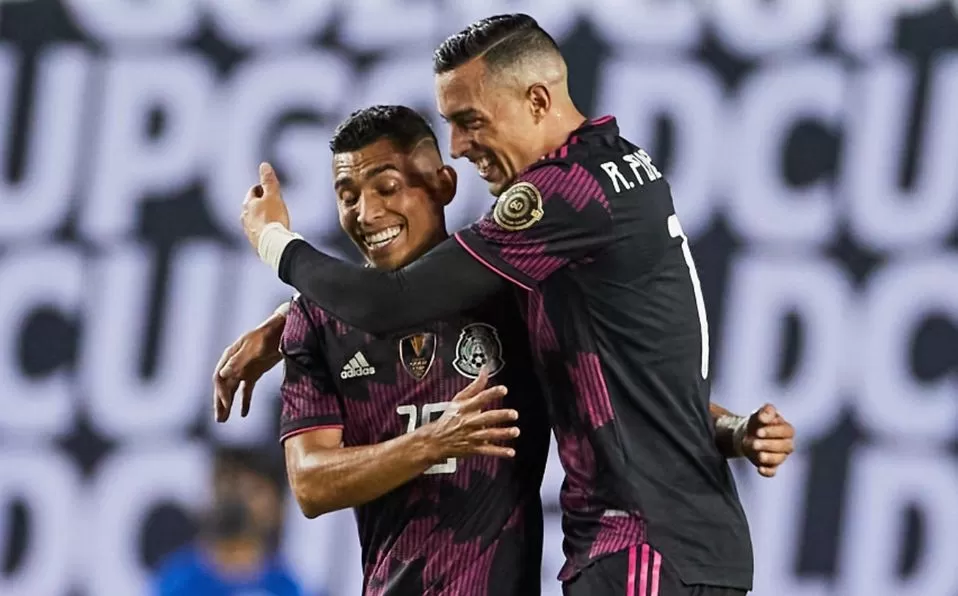 México vence a Guatemala y apaga un poco el fuego que encendió su debut