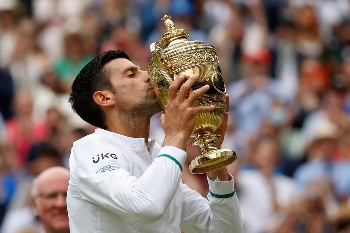 Novak Djokovic gana Wimbledon y empató récord de Federer y Nadal