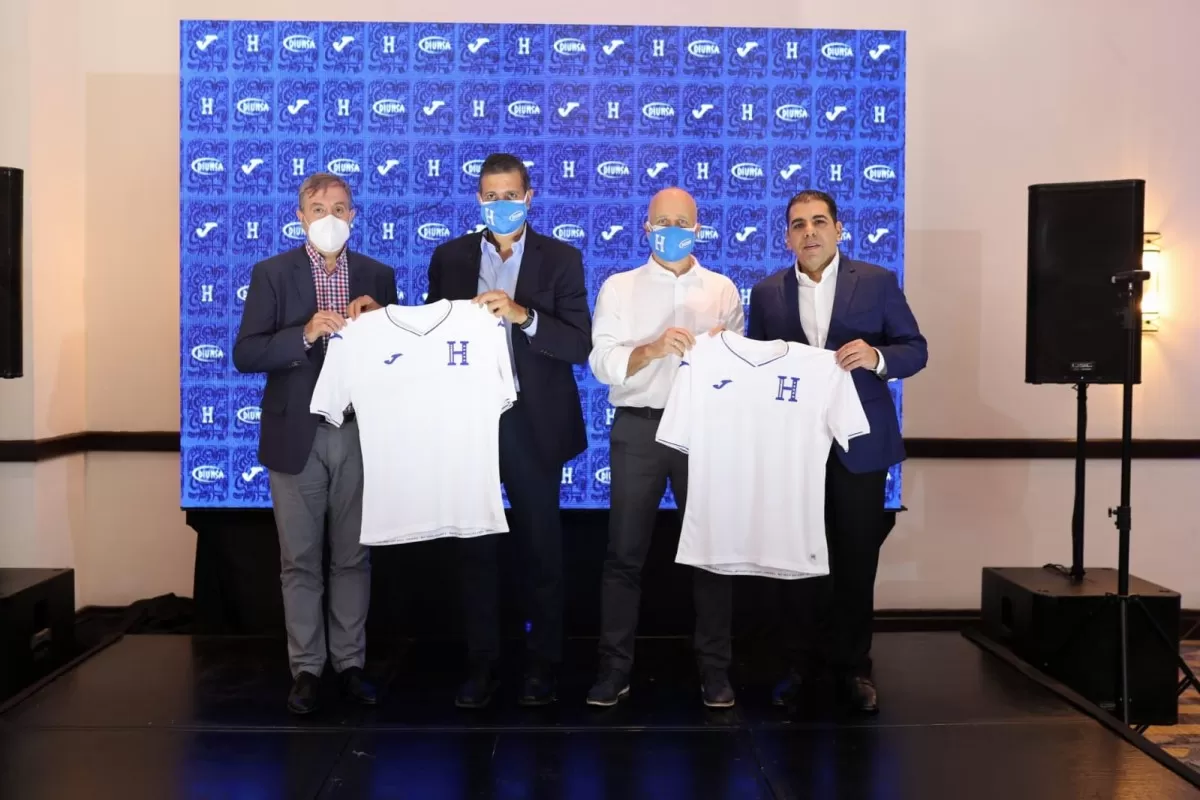 Presentan nueva camisa de la selección de Honduras