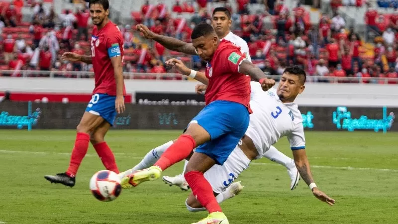 Costa Rica remontó para ganarle a El Salvador