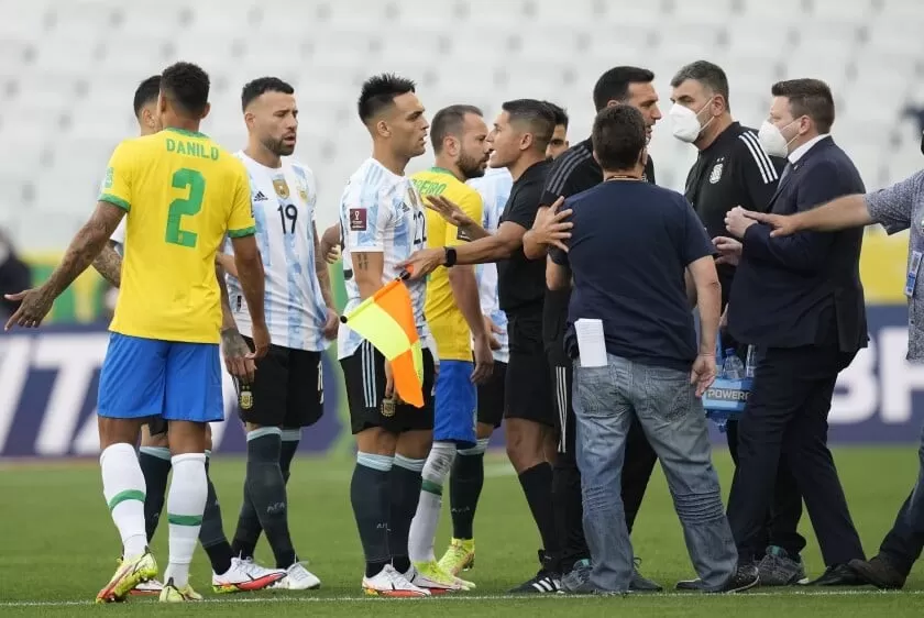 FIFA le daría el partido a Argentina tras el escándalo en territorio brasileño