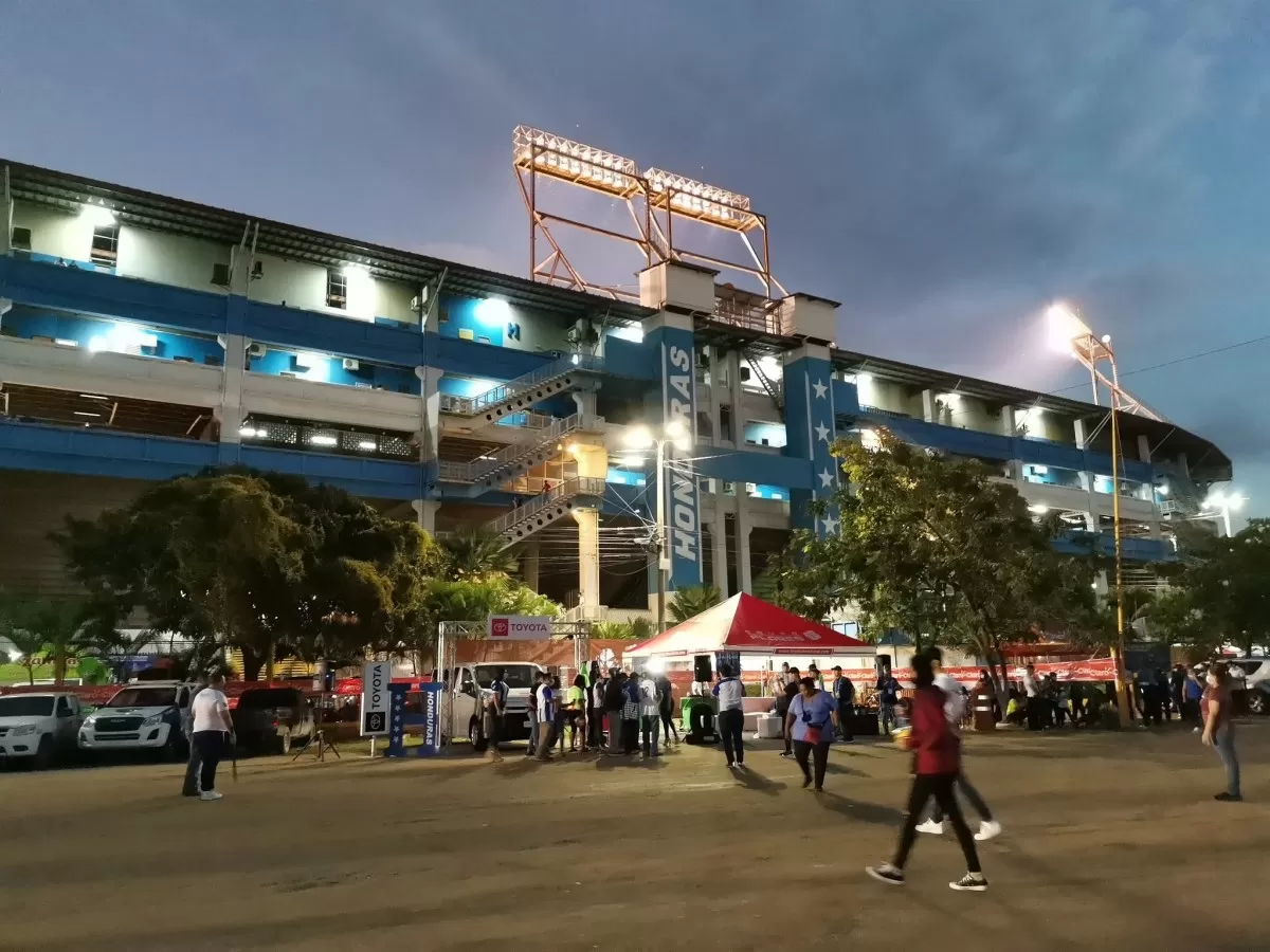 Poco ambiente en el estadio Olímpico para choque Honduras-Panamá