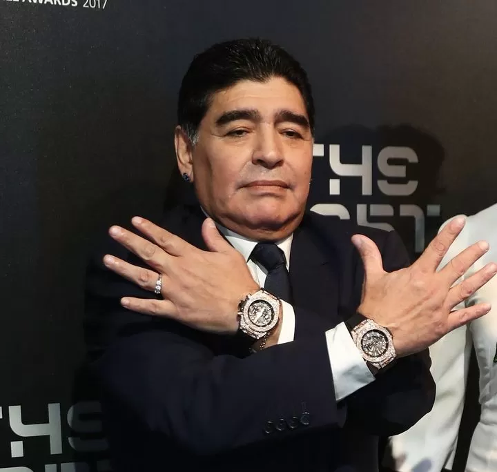 Detuvieron a un hombre que robó un reloj de Maradona
