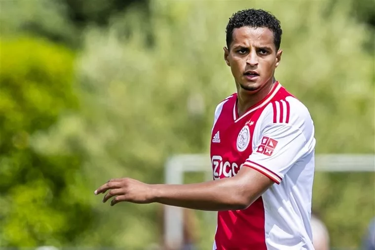 Ajax busca rescindir contrato de futbolista vinculado con un grupo criminal