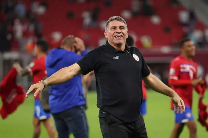 Costa Rica oficializa la renovación de Luis Fernando Suárez hasta 2026
