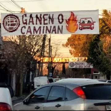 Hinchas del Lanús de Argentina amenazan con quemar carros a jugadores