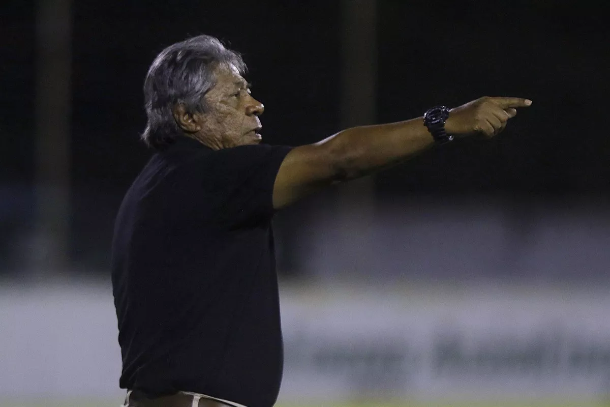 El técnico hondureño Maradiaga debuta en Guatemala con un triunfo ante el líder