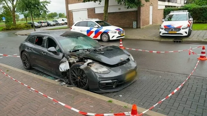 Le queman su Porsche valorado en 170 mil euros a jugador del Ajax