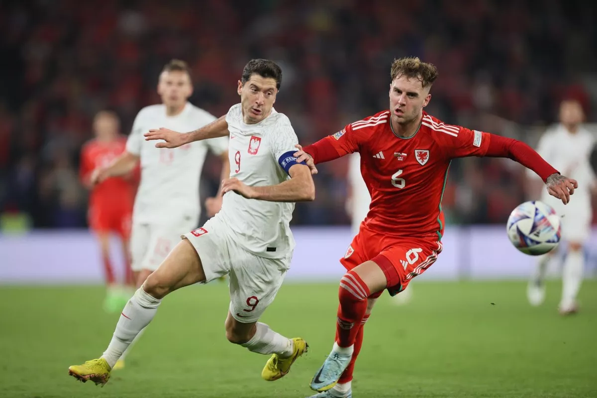 Lewandowski guía la permanencia de Polonia y desciende a Bale y su Gales