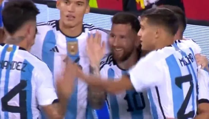 Otro show de Messi y Argentina golea a Jamaica