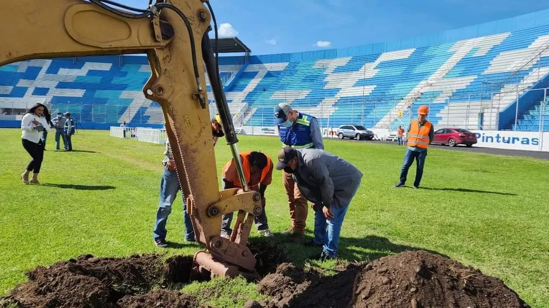 Arrancan trabajos para nuevo césped del estadio Nacional
