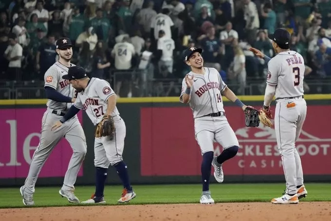 Mauricio Dubón saca el out definitivo y Astros avanzan a la Serie de Campeonato
