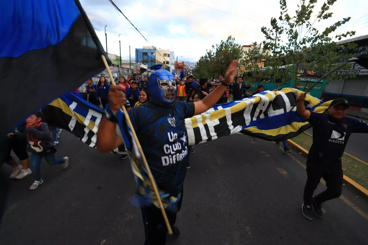 Fiesta y locura entre los aficionados del Independiente del Valle de Ecuador