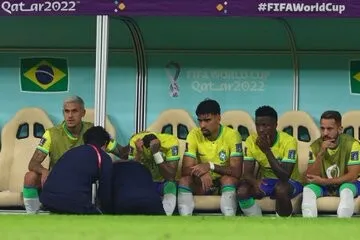 Médico de Brasil confirma que Neymar tiene un esguince en el tobillo
