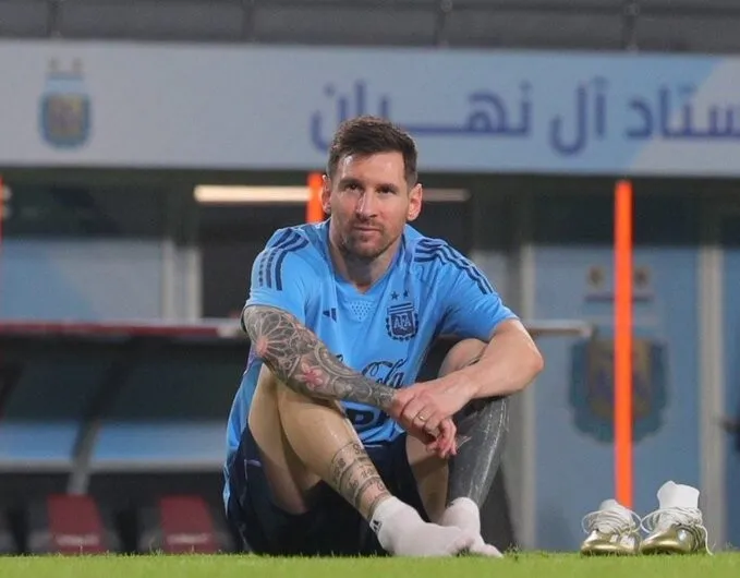 Messi entrena al margen de sus compañeros