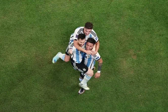 Messi frotó la lampara y encaminó el triunfo de Argentina