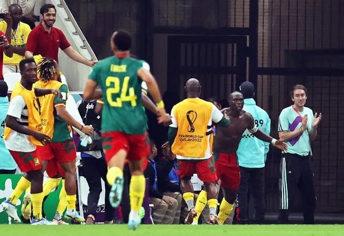 Camerún vence a Brasil, pero no le ajustó para clasificar