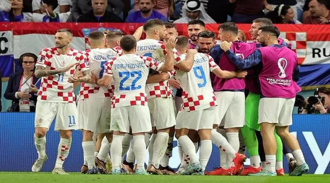 Croacia avanza a cuartos con sufrimiento