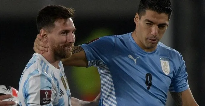 Luis Suárez felicita a Messi por videollamada tras título en Qatar 2022