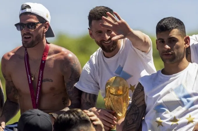 Messi dice que la copa «también es del Diego» que los alentó «desde el cielo»