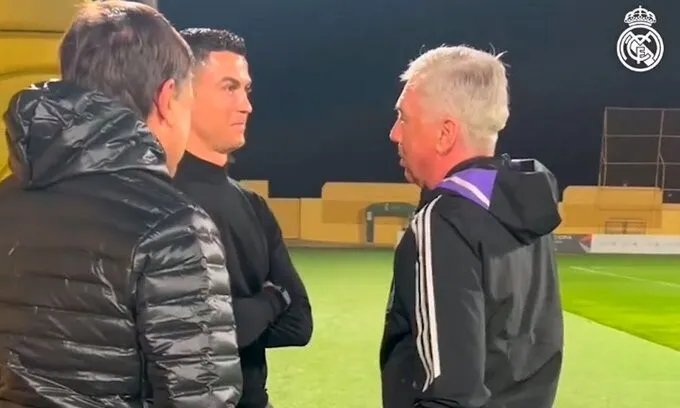 Cristiano Ronaldo visita a sus excompañeros del Real Madrid
