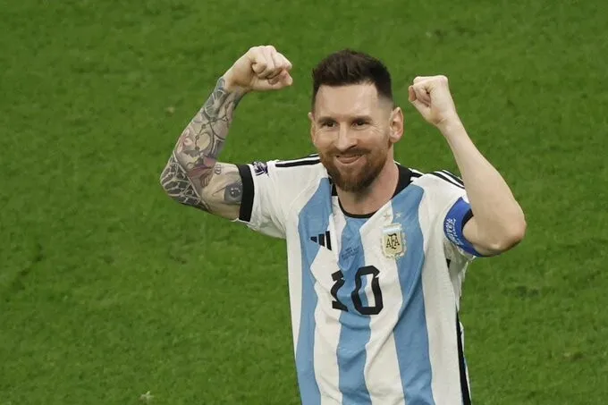 Messi dice que le «hubiese gustado» recibir la copa de manos de Maradona