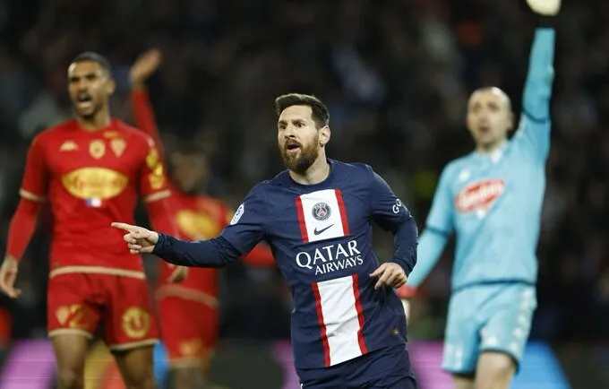 Messi anota en su primer partido como campeón del Mundo
