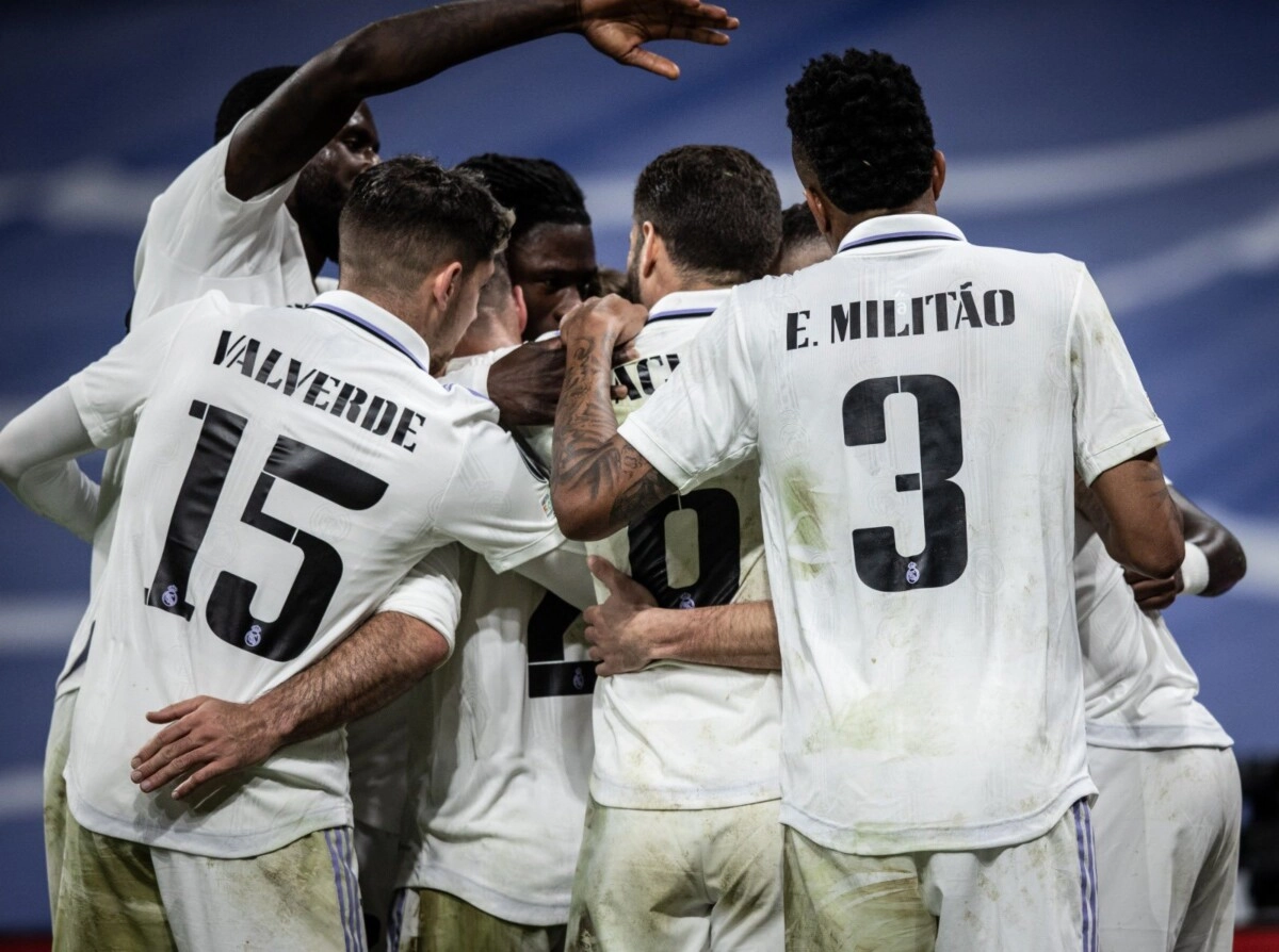 Napoli y Real Madrid avanzan a cuartos de final