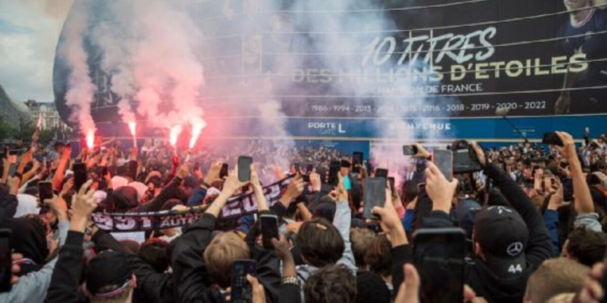 Fans enfadados protestan contra Messi en París