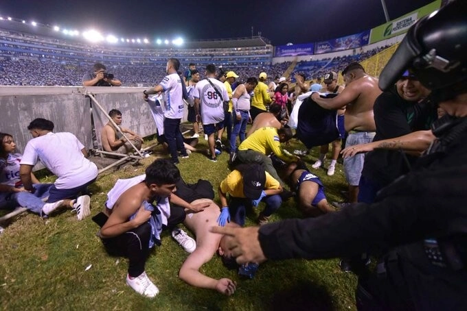 Instituto salvadoreño de deportes suspende patrocinio a Liga tras muerte de 12 aficionados