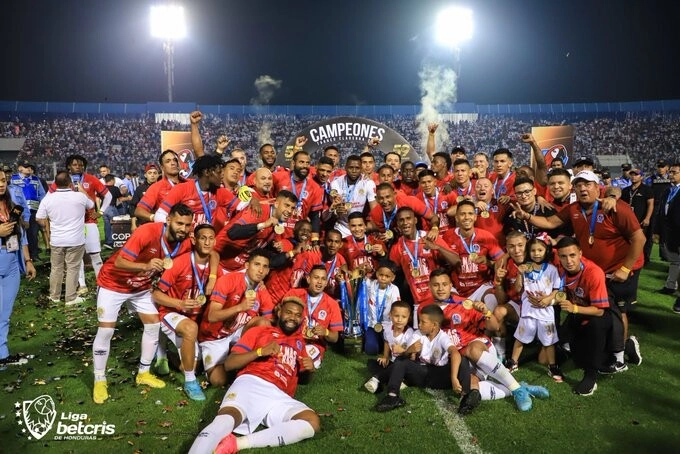 Olimpia grita campeón por 36 vez en Honduras