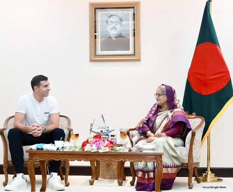 El ‘Dibu’ Martínez visita Bangladesh y la India entre gran devoción de los aficionados