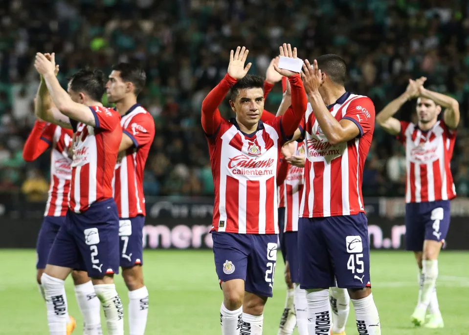 El Guadalajara del serbio-español Paunovic lidera el Apertura mexicano