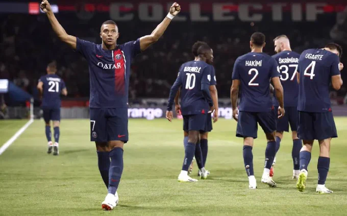 Doblete de Mbappé y primer triunfo del París Saint Germain en la liga francesa
