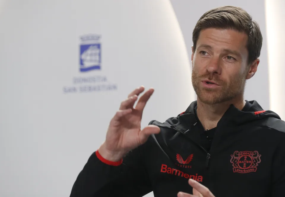Xabi Alonso seguirá como entrenador del Leverkusen alemán hasta 2026