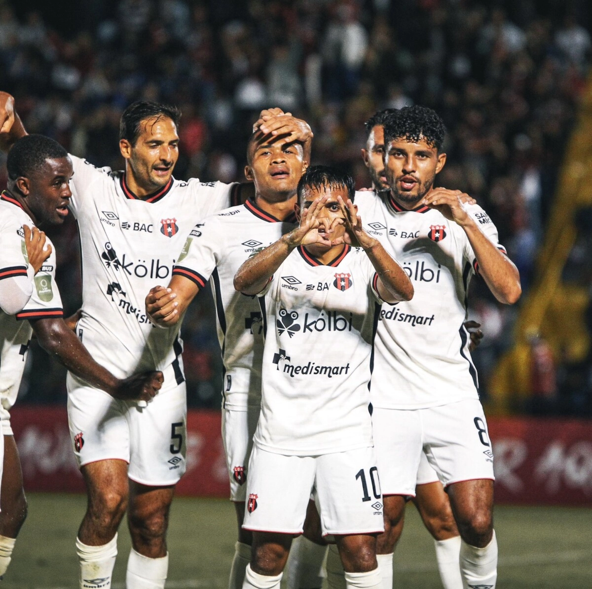 Alajuelense da golpe de autoridad en la Copa Centroamericana