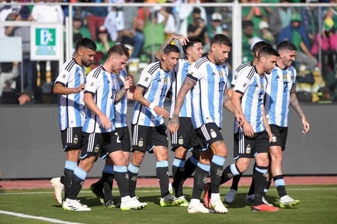 Argentina golea sin Messi a Bolivia y Ecuador vence a Uruguay