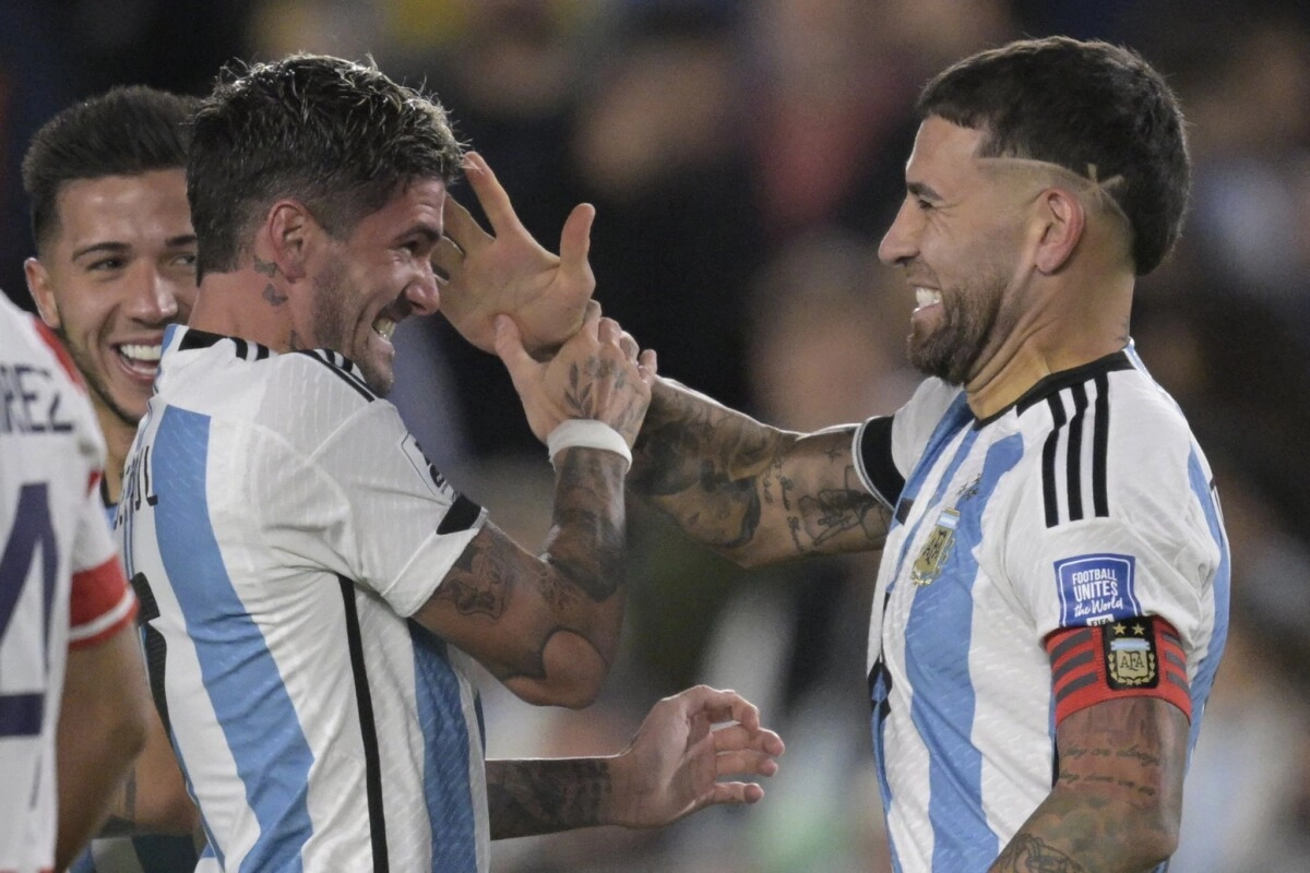 Argentina vence a Paraguay, Ecuador a Bolivia y Uruguay empata en Colombia