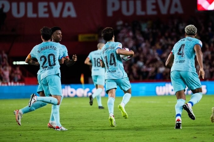 El Barca se atasca en Granada y el Atlético consolida su escalada
