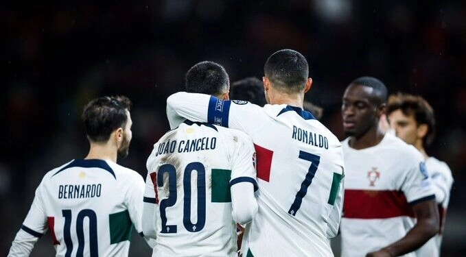Cristiano y Cancelo desatascan una noche atípica para Portugal