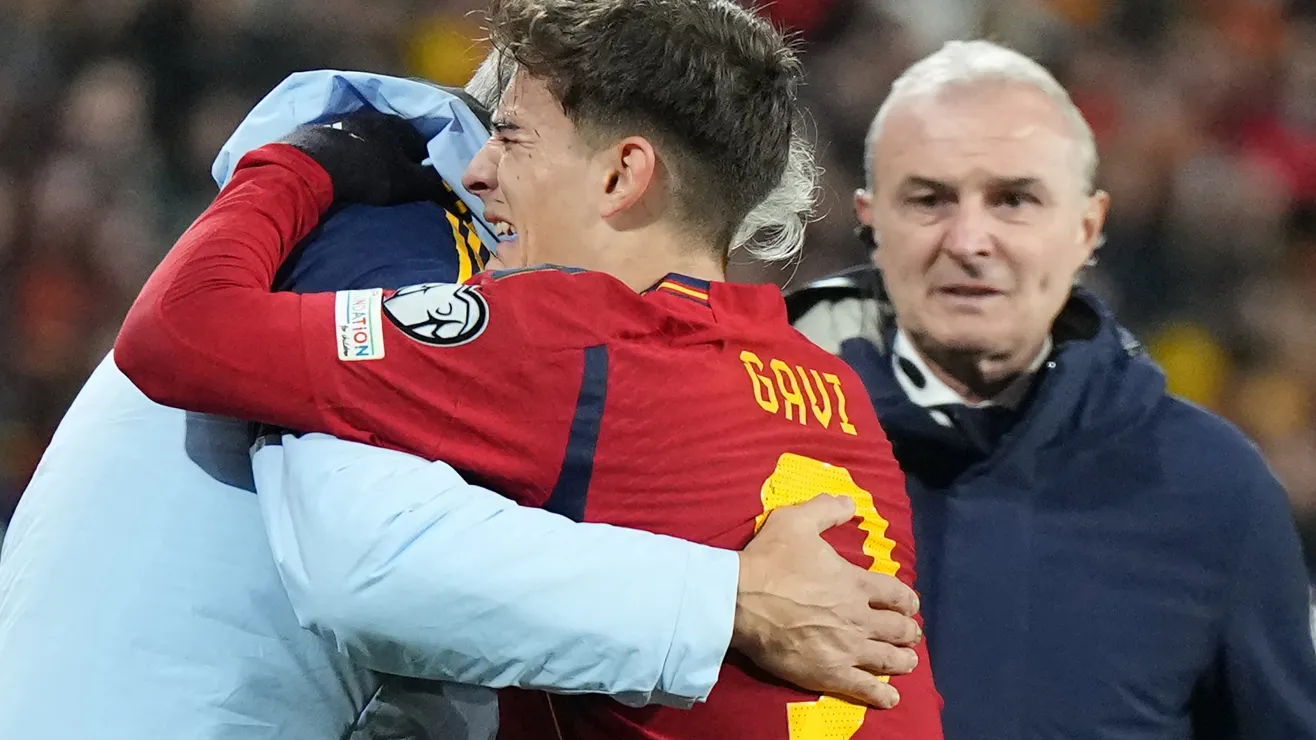 Gavi, Jugador Del Barcelona, Sufre Grave Lesión Con La Selección De España