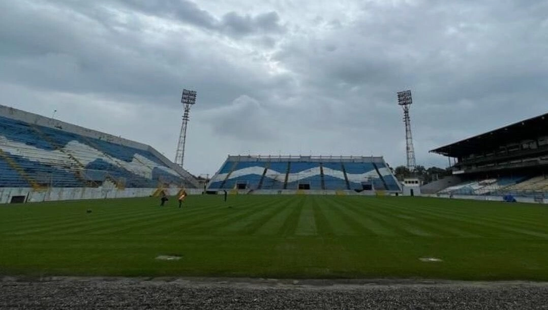 Cancha del estadio Morazán ya se ve verde