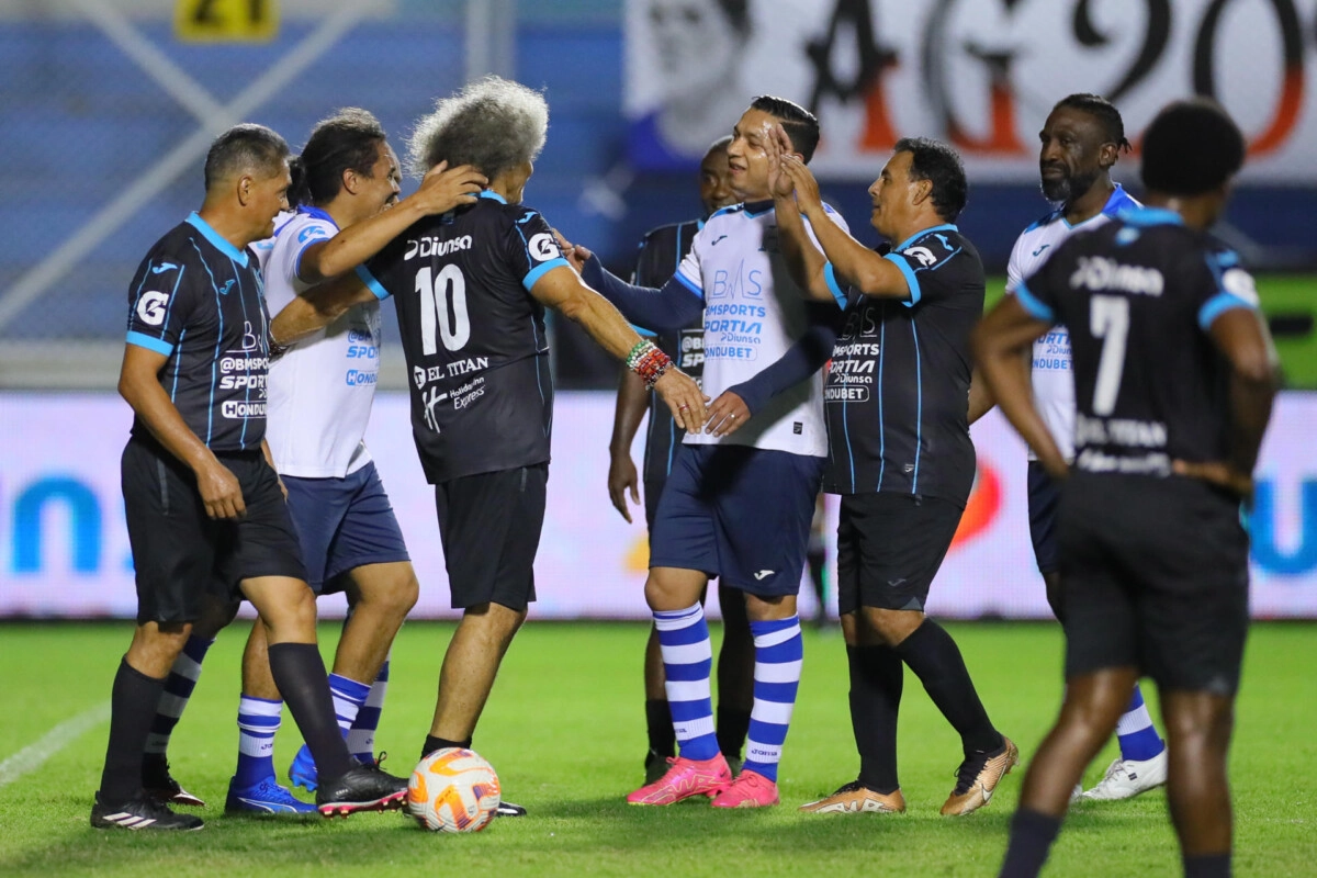 ‘Rambo’ De León se despide del fútbol entre lágrimas y aplausos en Honduras