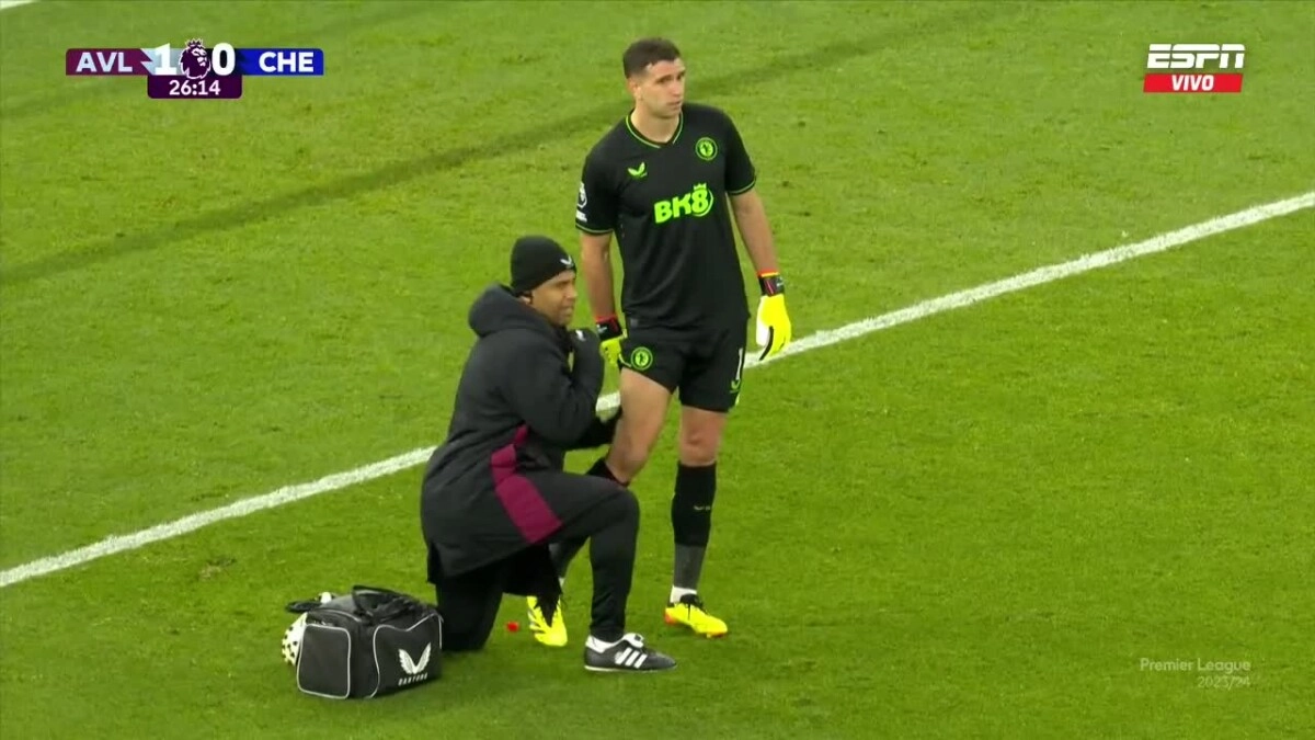 «Dibu» Martínez se lesiona en empate del Aston Villa ante Chelsea