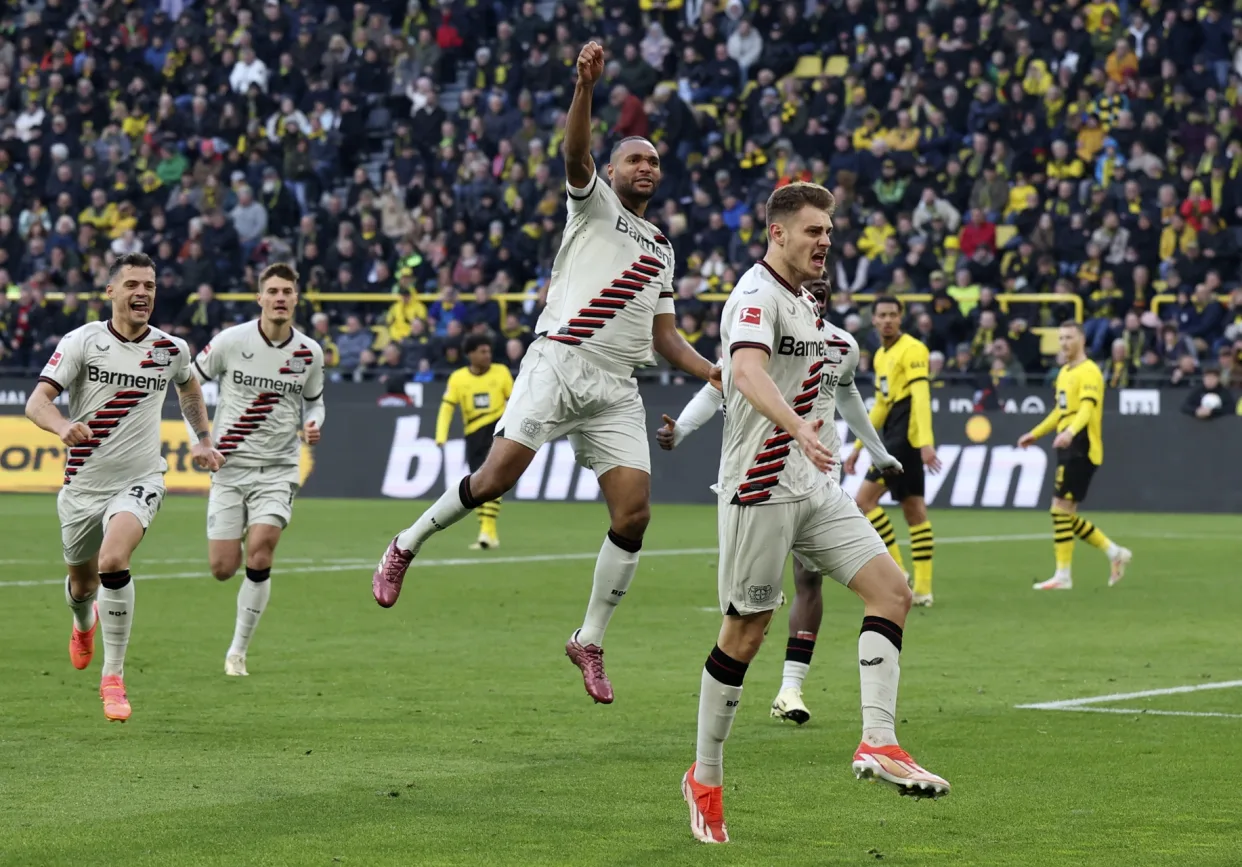 El campeón de Alemania, el Leverkusen, salva el invicto en el último suspiro ante el Borussia