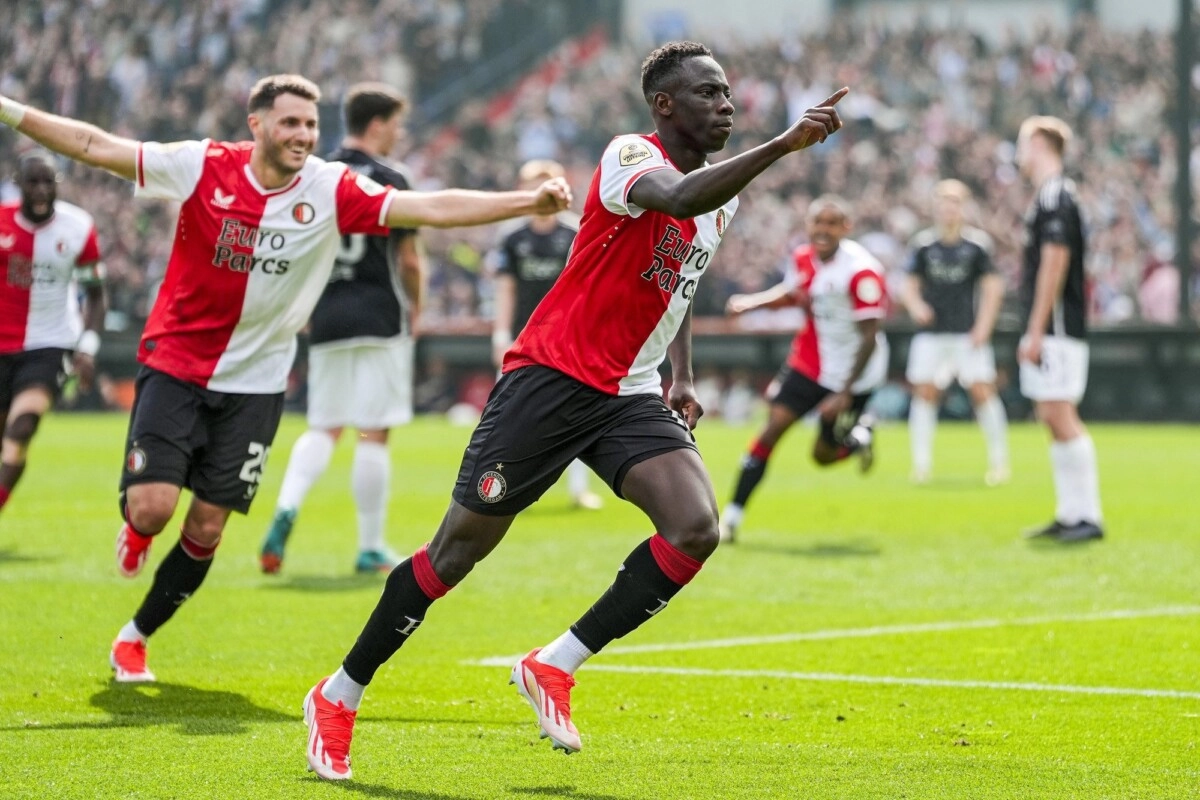 Histórico equipo holandés, el Ajax, recibe goleada de 6-0 en el clásico ante Feyenoord