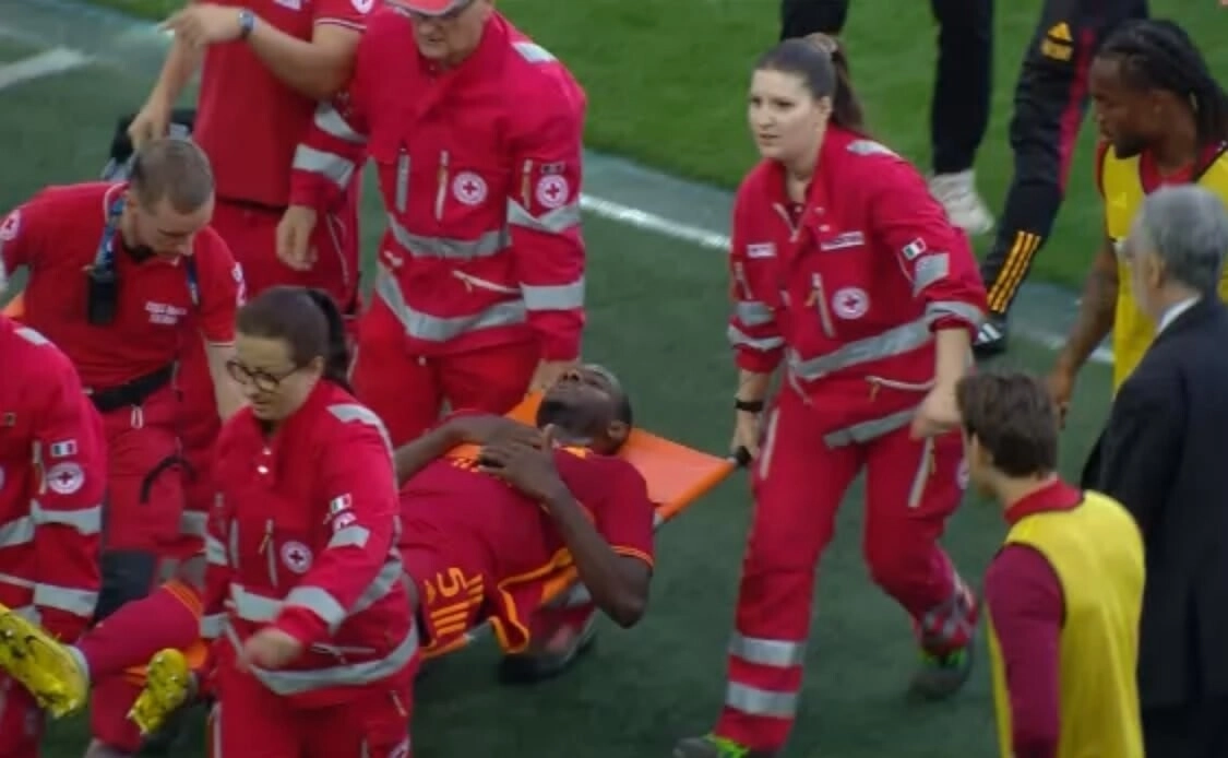 Jugador de Roma se desploma en la cancha por un infarto y suspendieron el partido contra Udinese