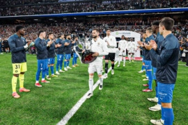 Real Madrid Celebra El Título Ante Su Gente Con Una Manita Ante El Alavés